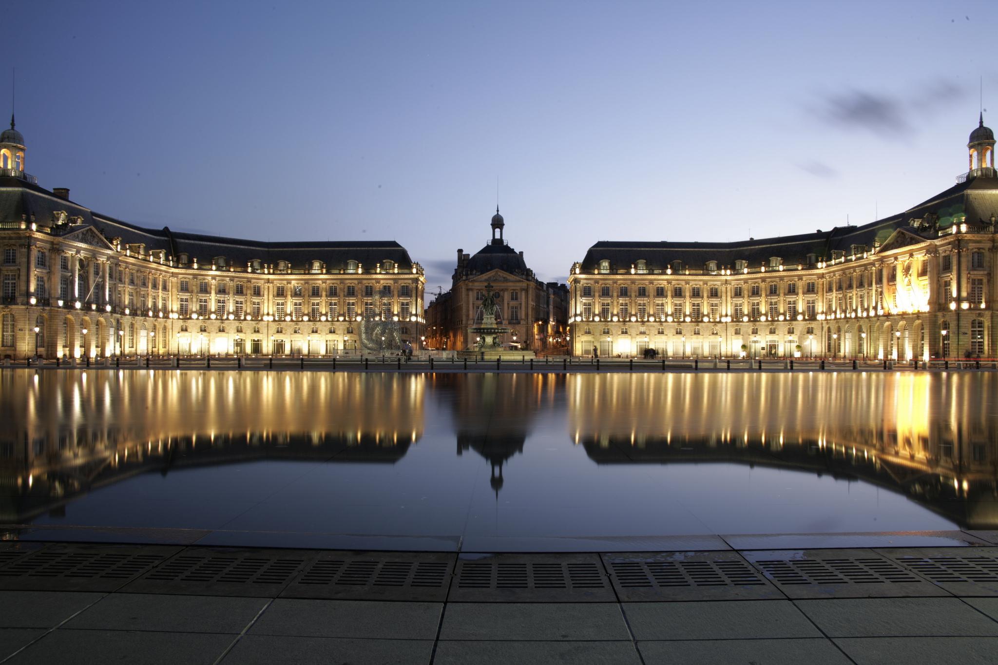 Wasserspiegel bei Nacht