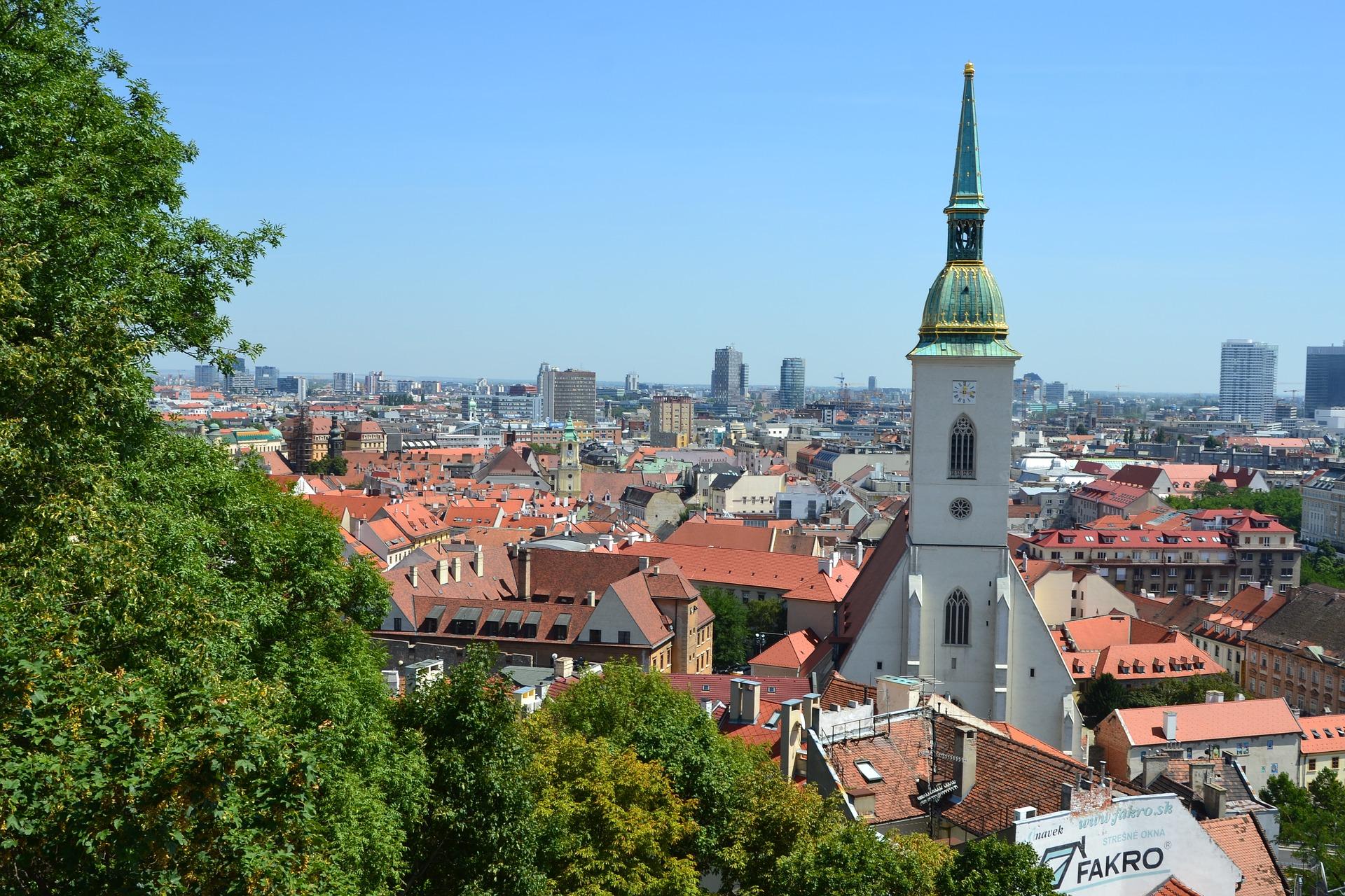 Blick über Bratislava und auf die St. Martins Kathedrale