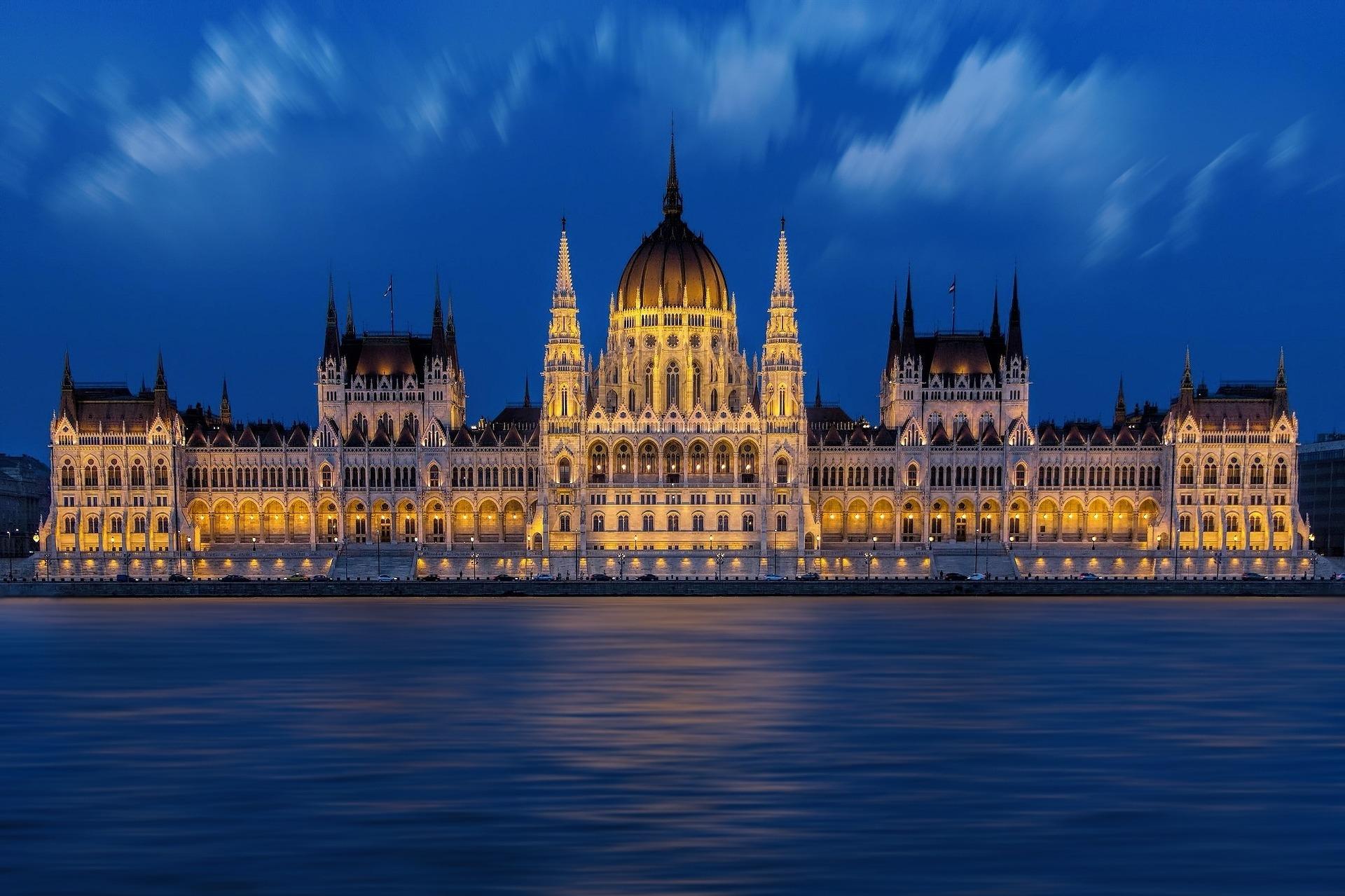 Das Parlament bei Nacht