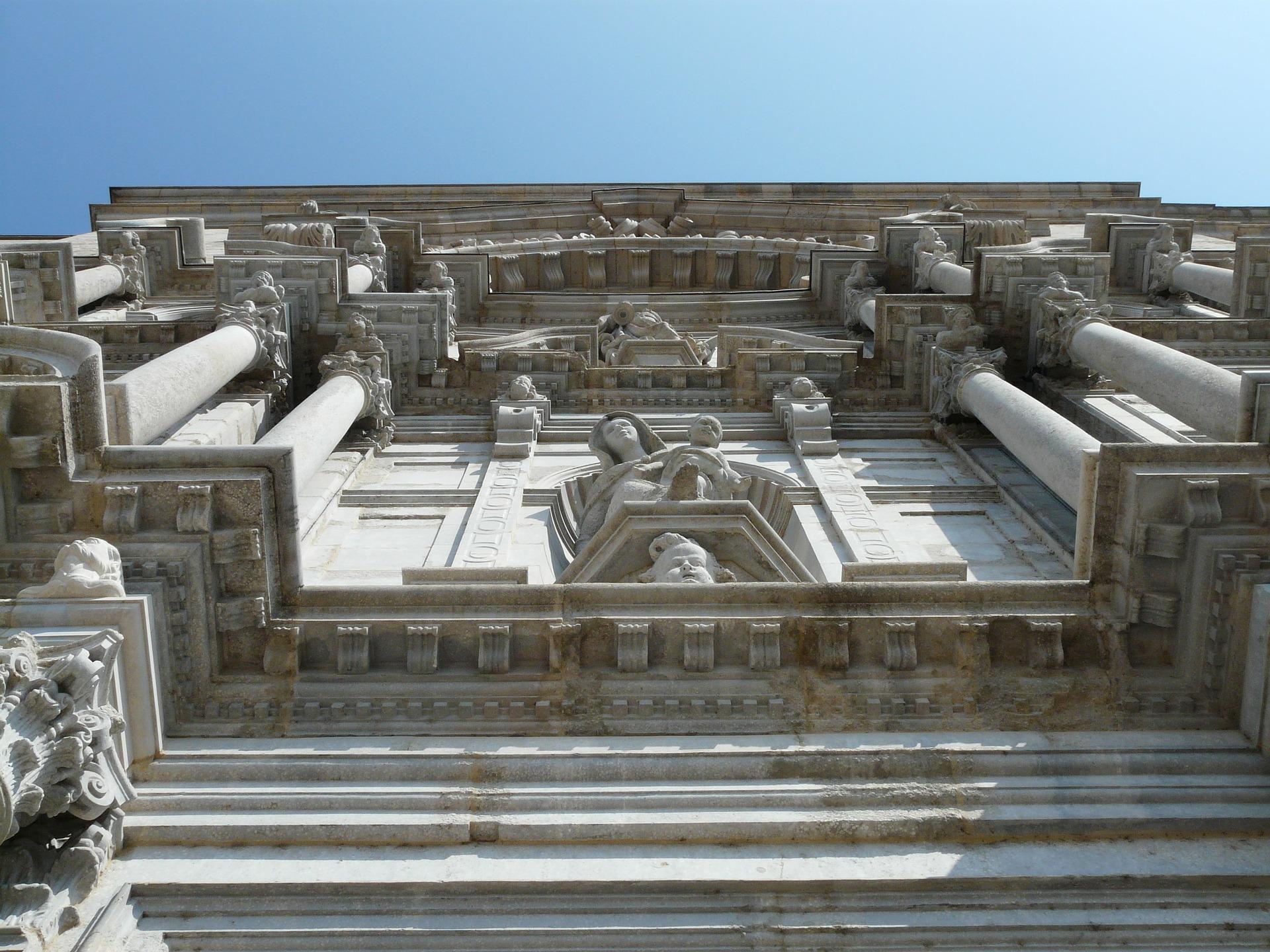 Fassade der Kathedrale Santa Maria