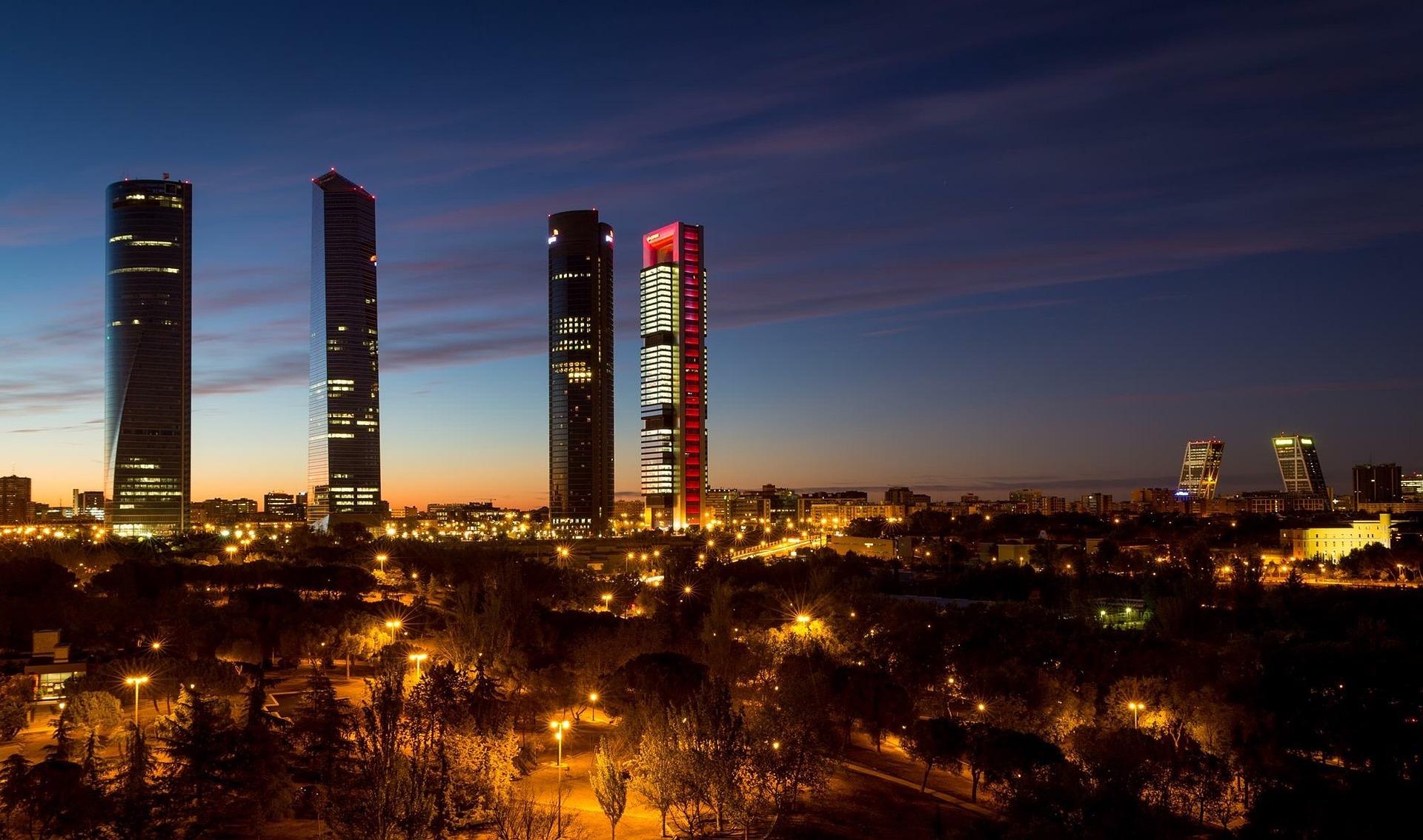 Madrids vier Türme bei Nacht