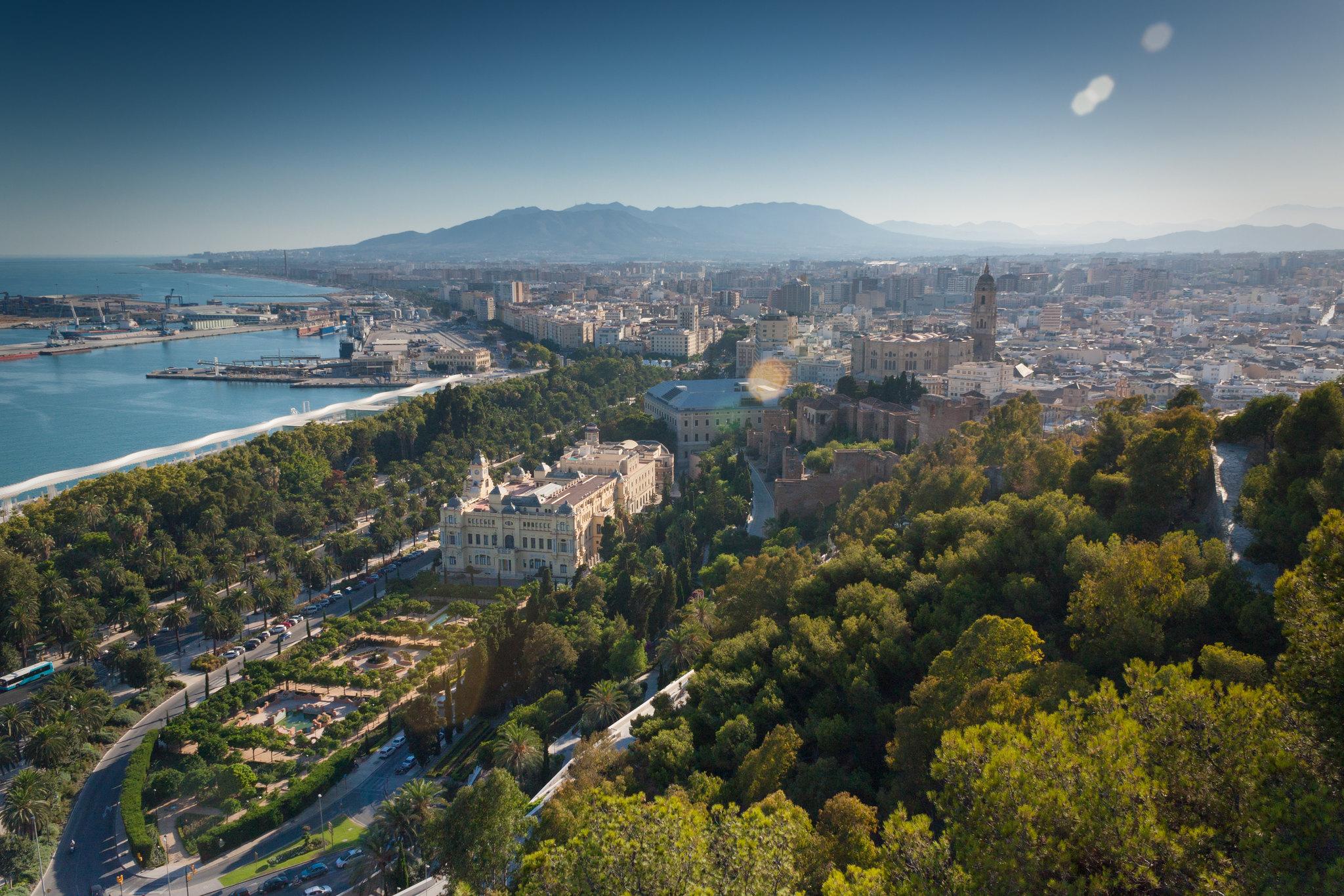 Blick über Málaga und auf den Paseo del Parque
