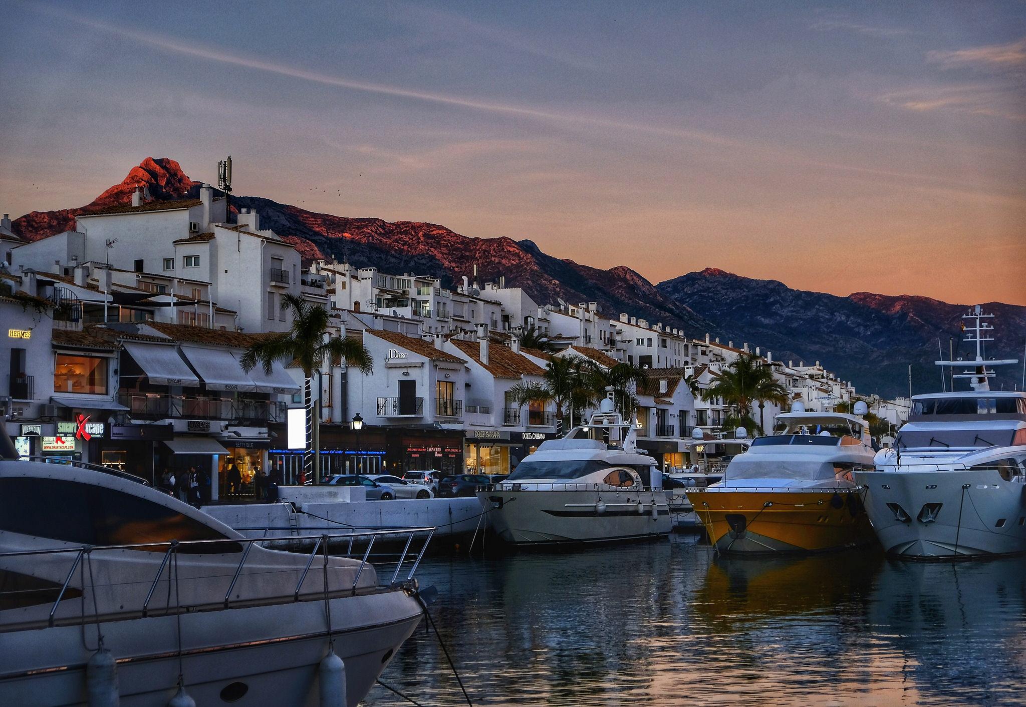 Puerto Banus bei Sonnenuntergang