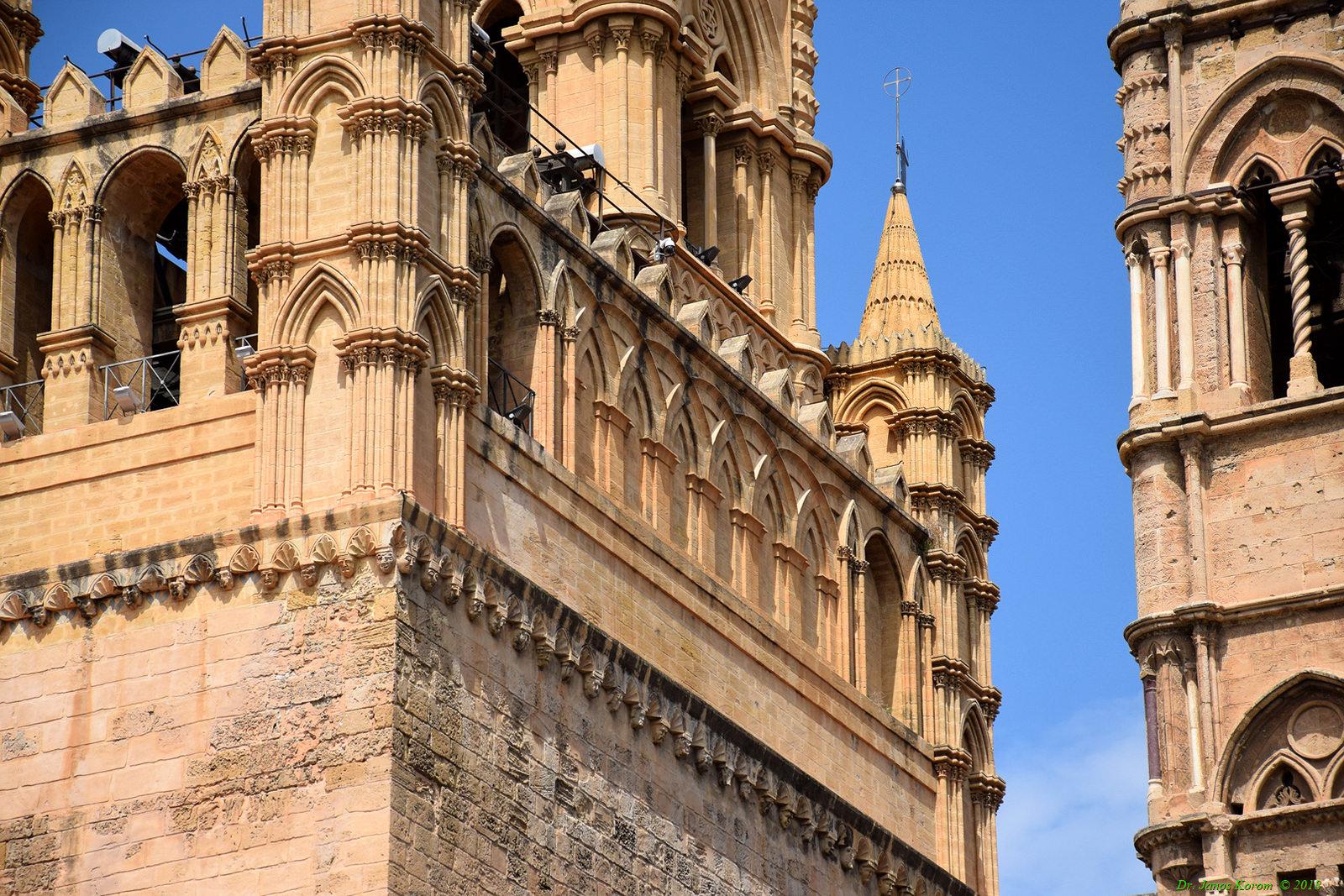 Fassade der Kathedrale von Palermo