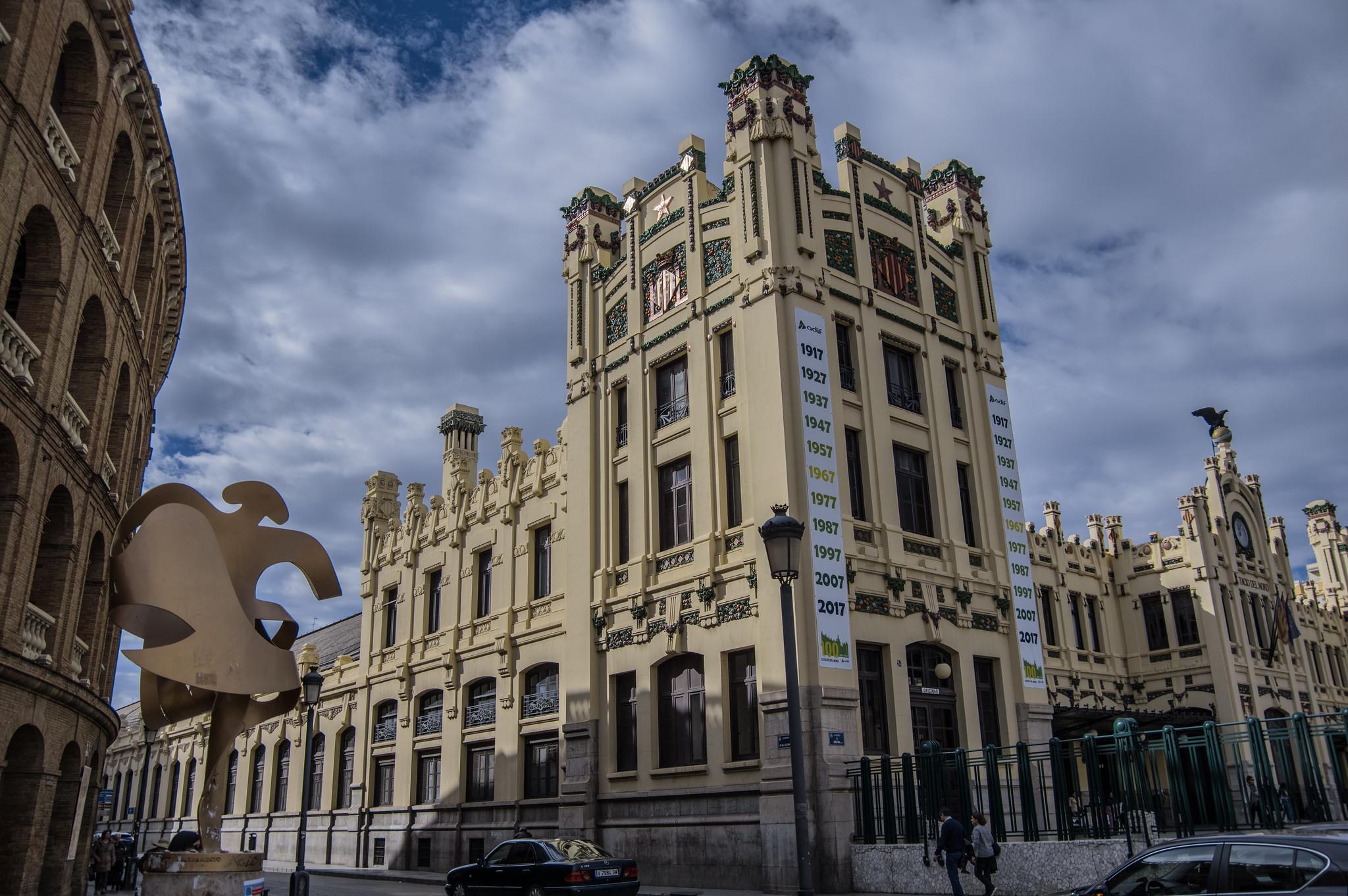 Bahnhof & Stierkampfarena
