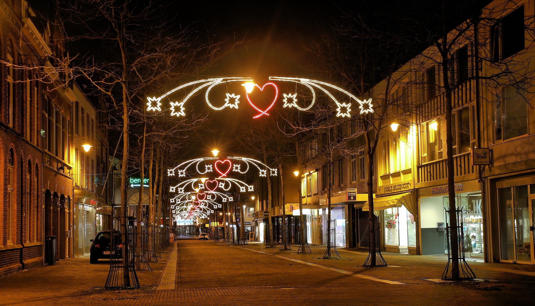 Einkaufspassage bei Nacht