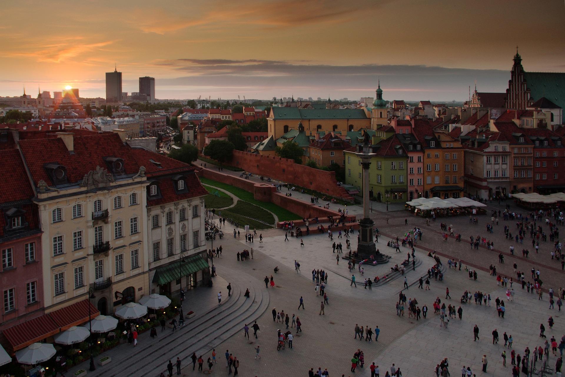 Altstadt von Warschau bei Sonnenuntergang