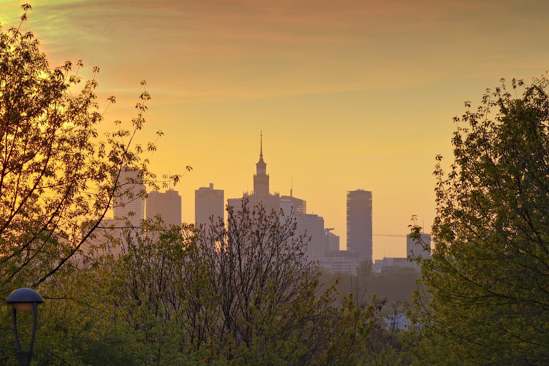Skyline von Warschau bei Sonnenuntergang